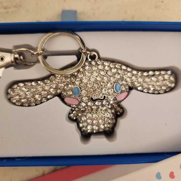 Hello Kitty Rhinestone Key Chain - Picture 5 of 5